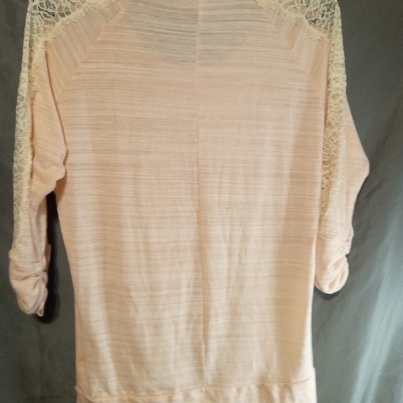 Vanity Pink long sleeve lace shoulders and scrunched sleeves - Picture 4 of 5